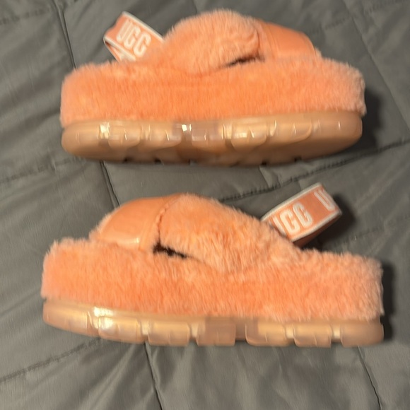 Size 7 1/2 UGG platform slippers - Picture 4 of 10